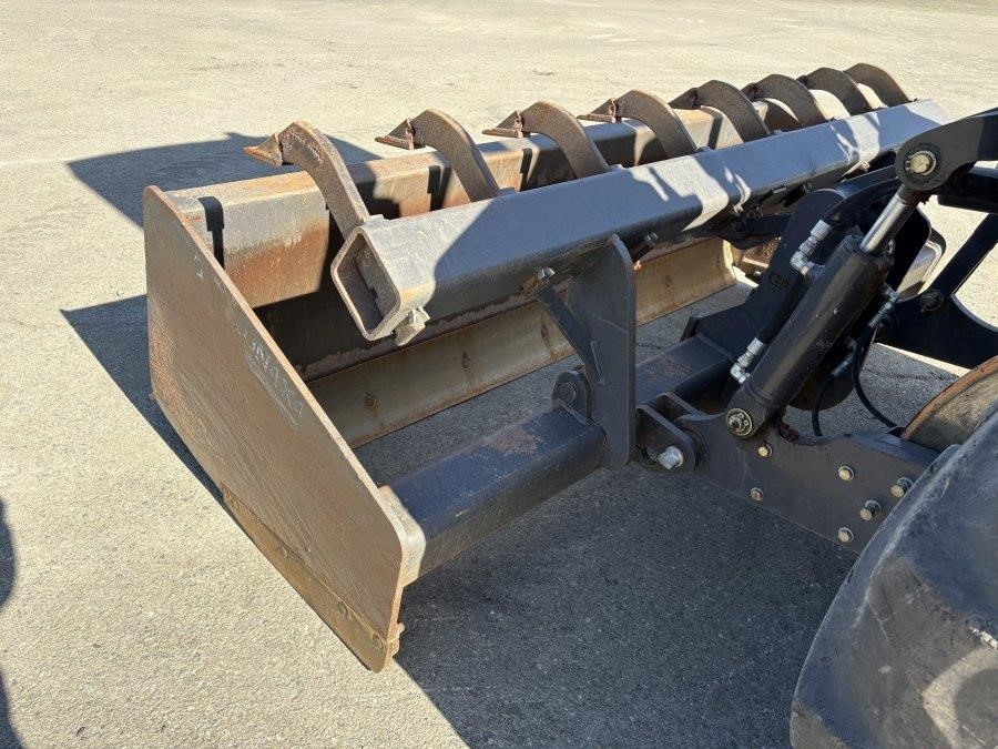 2020 Case 570N EP Skip Loader - Image 23