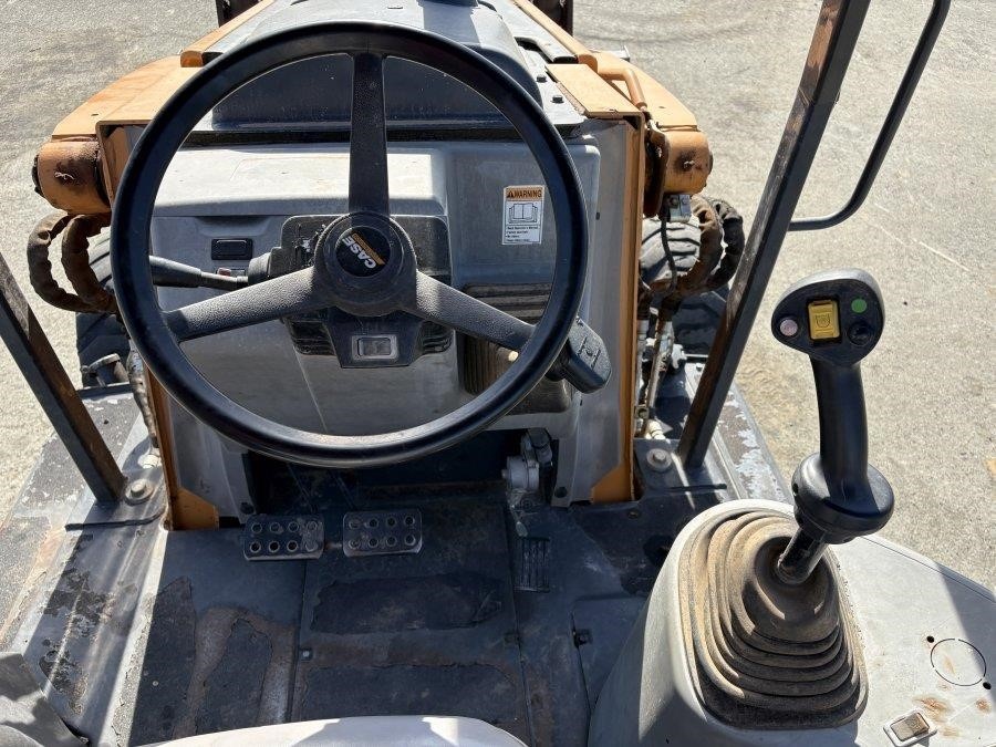 2020 Case 570N EP Skip Loader - Image 29