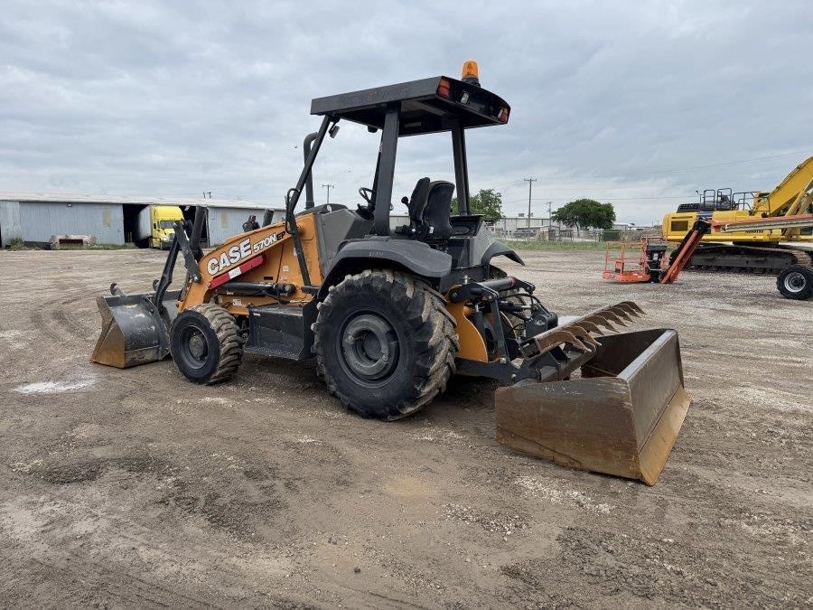 2020 Case 570N EP Skip Loader - Image 3