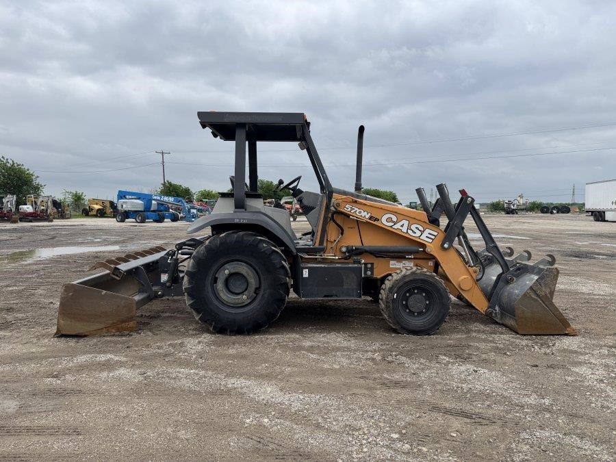 2020 Case 570N EP Skip Loader - Image 6