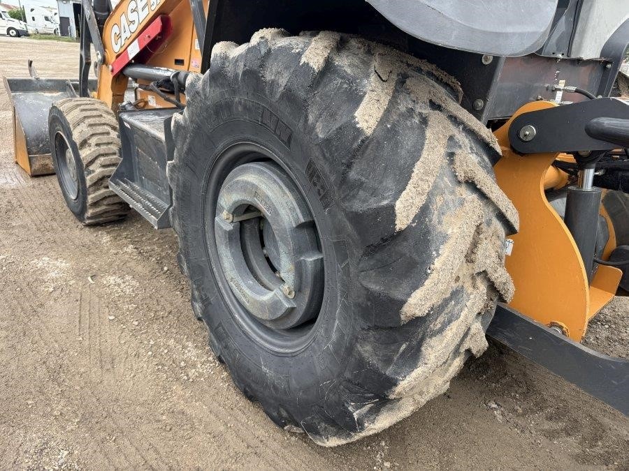 2020 Case 570N EP Skip Loader - Image 11