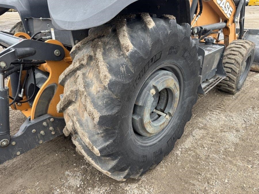 2020 Case 570N EP Skip Loader - Image 12