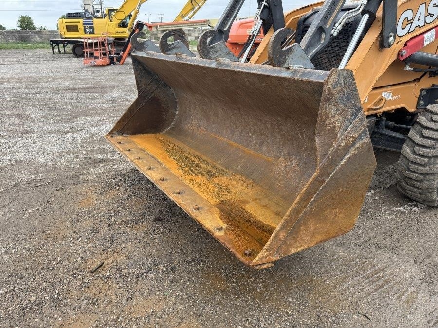 2020 Case 570N EP Skip Loader - Image 14