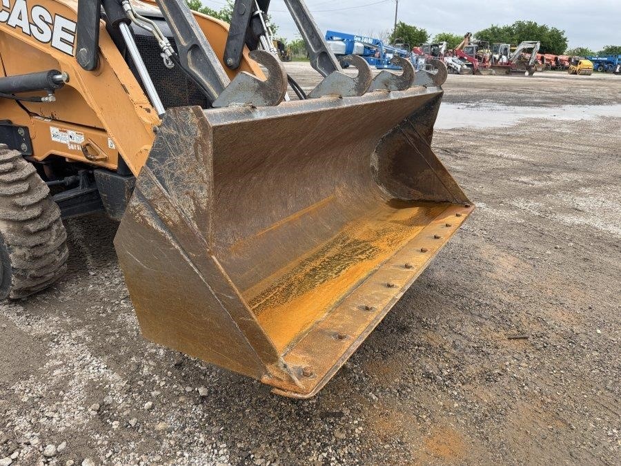 2020 Case 570N EP Skip Loader - Image 15