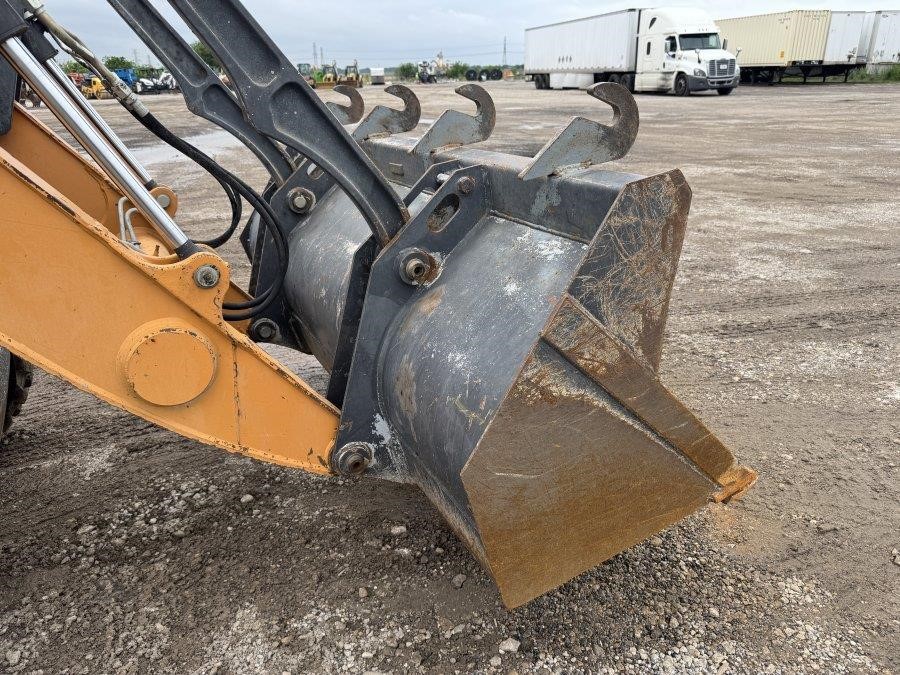2020 Case 570N EP Skip Loader - Image 16