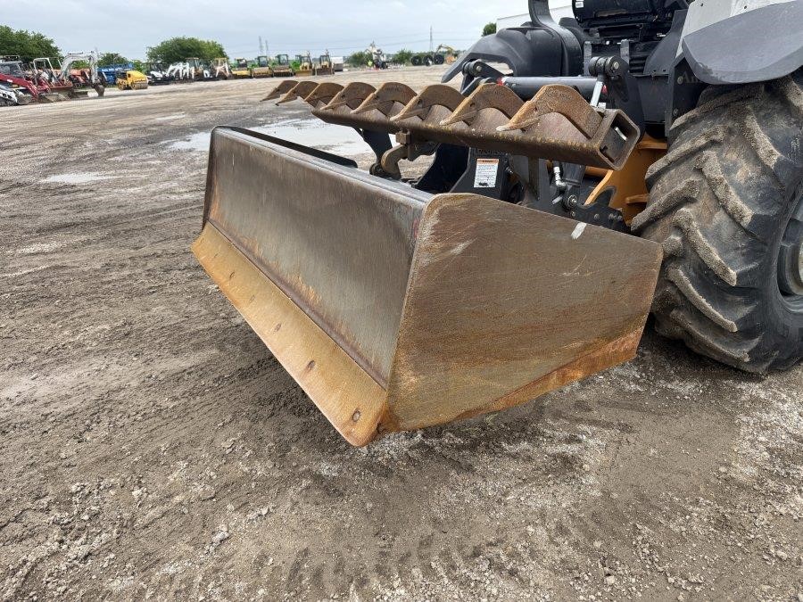 2020 Case 570N EP Skip Loader - Image 18