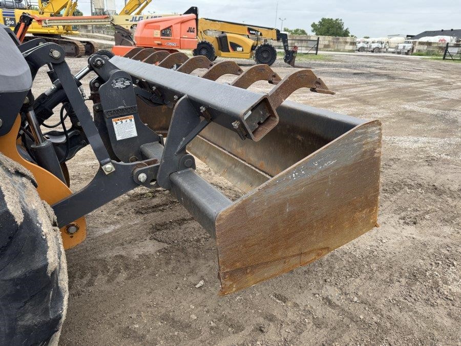2020 Case 570N EP Skip Loader - Image 21