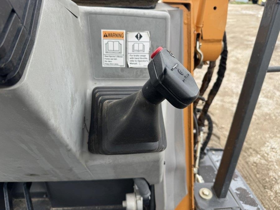 2020 Case 570N EP Skip Loader - Image 28