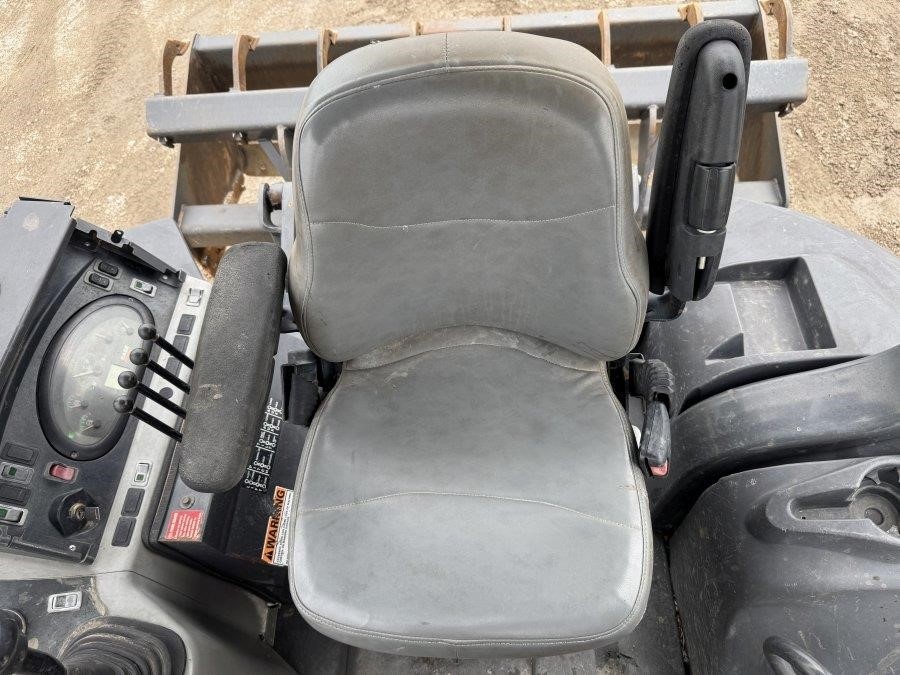 2020 Case 570N EP Skip Loader - Image 29