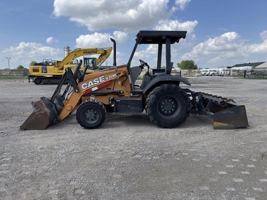 2019 Case 570N EP Skip Loader - Image 2