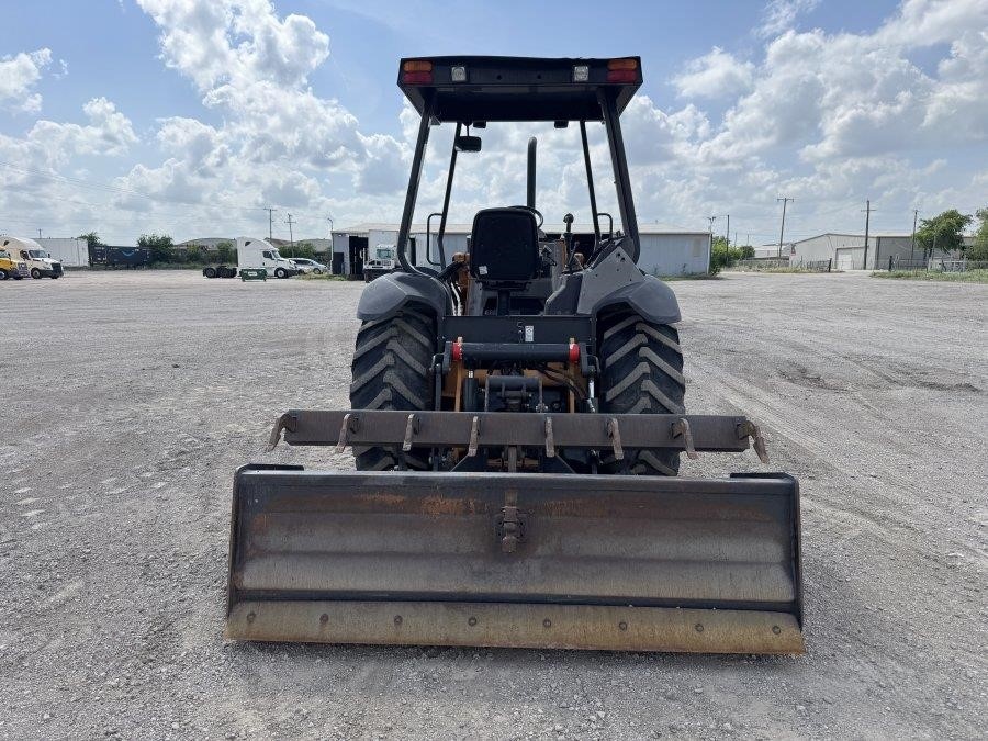 2019 Case 570N EP Skip Loader - Image 4