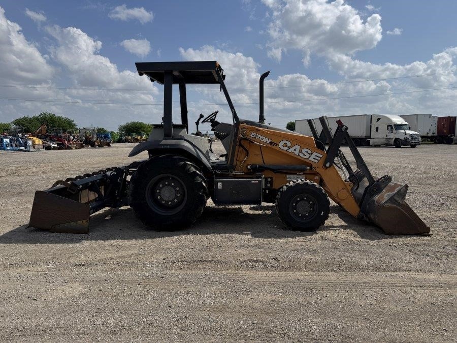 2019 Case 570N EP Skip Loader - Image 6