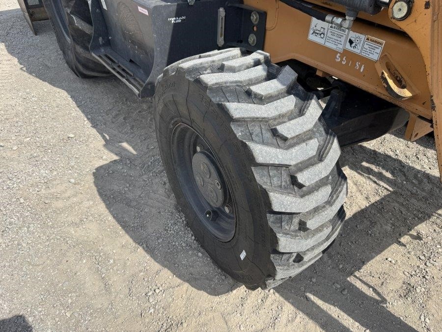 2019 Case 570N EP Skip Loader - Image 9