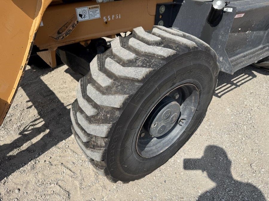 2019 Case 570N EP Skip Loader - Image 10