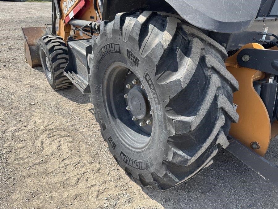 2019 Case 570N EP Skip Loader - Image 11