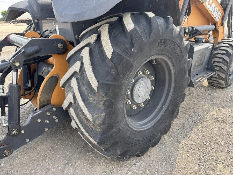 2019 Case 570N EP Skip Loader - Image 12