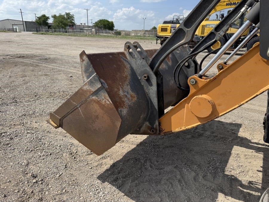 2019 Case 570N EP Skip Loader - Image 13