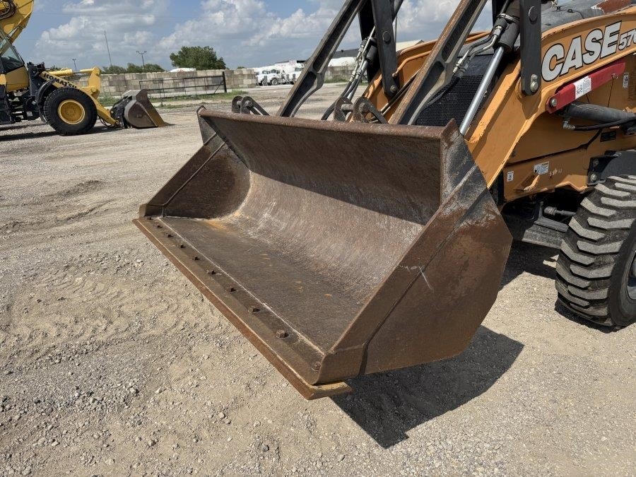 2019 Case 570N EP Skip Loader - Image 14