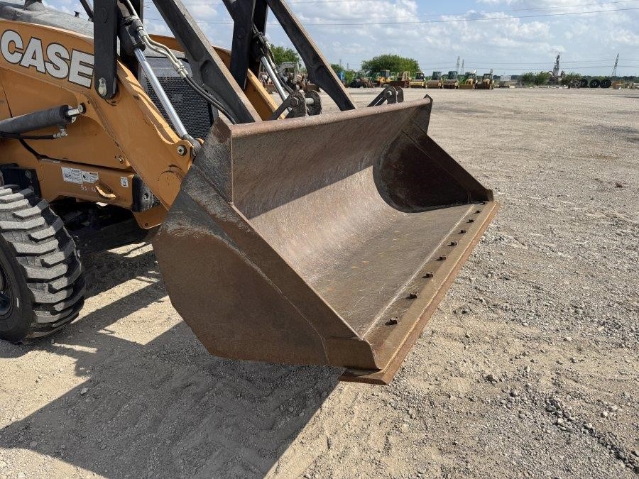 2019 Case 570N EP Skip Loader - Image 15