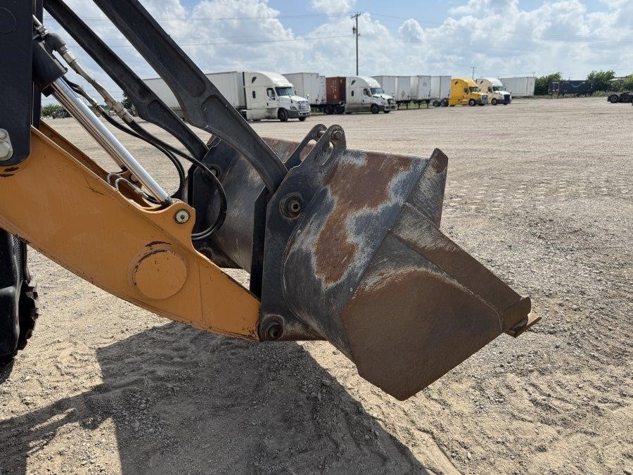 2019 Case 570N EP Skip Loader - Image 16