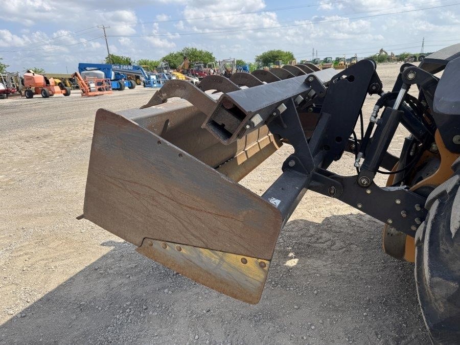 2019 Case 570N EP Skip Loader - Image 17