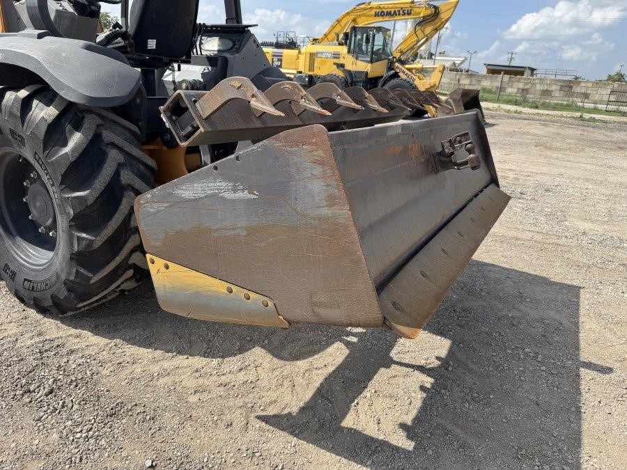 2019 Case 570N EP Skip Loader - Image 20