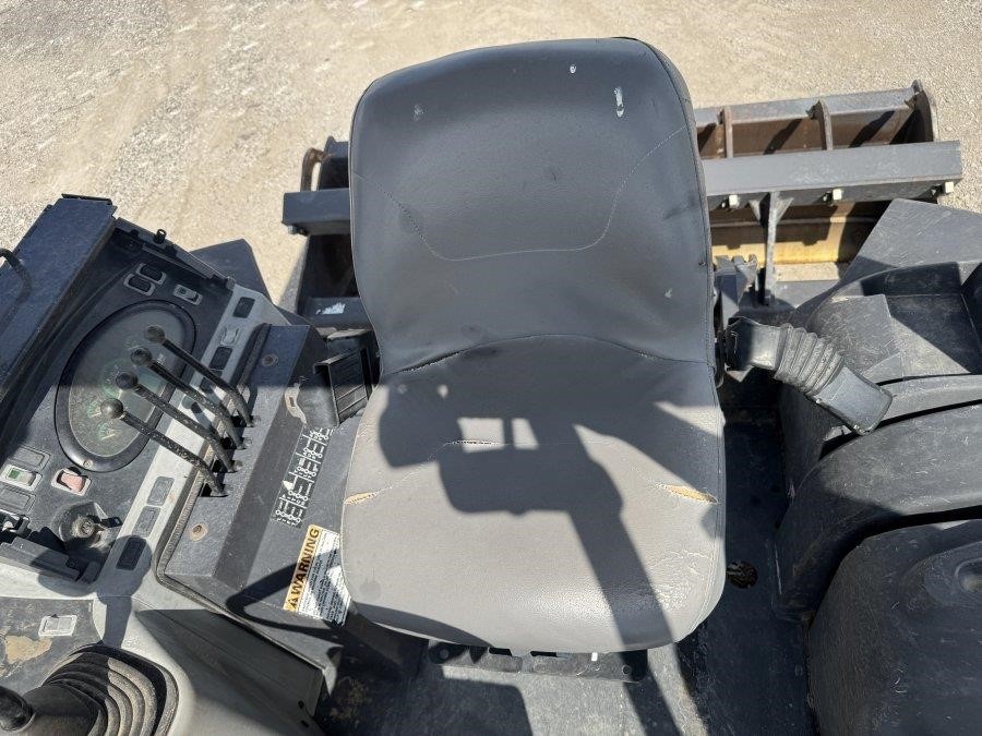 2019 Case 570N EP Skip Loader - Image 25