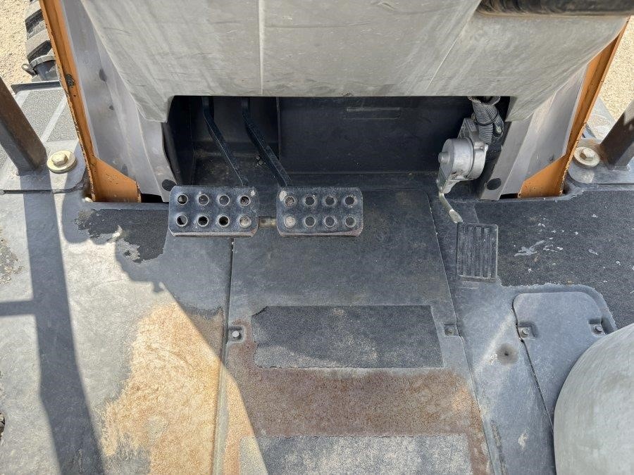 2019 Case 570N EP Skip Loader - Image 33