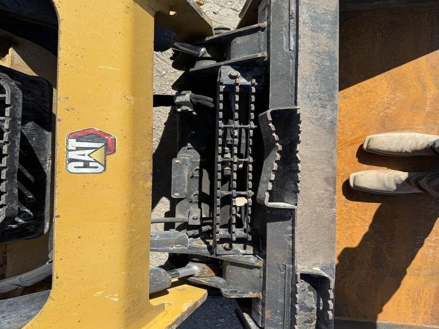 2024 Caterpillar 226D3 Compact Wheel Loader - Image 11