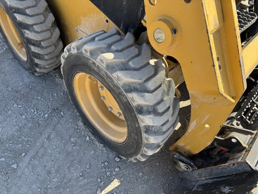 2024 Caterpillar 226D3 Compact Wheel Loader - Image 12