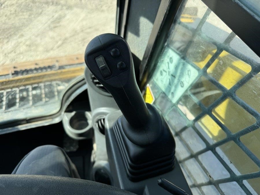 2024 Caterpillar 226D3 Compact Wheel Loader - Image 23