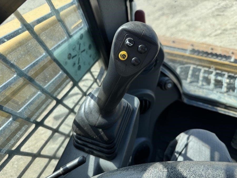 2024 Caterpillar 226D3 Compact Wheel Loader - Image 24