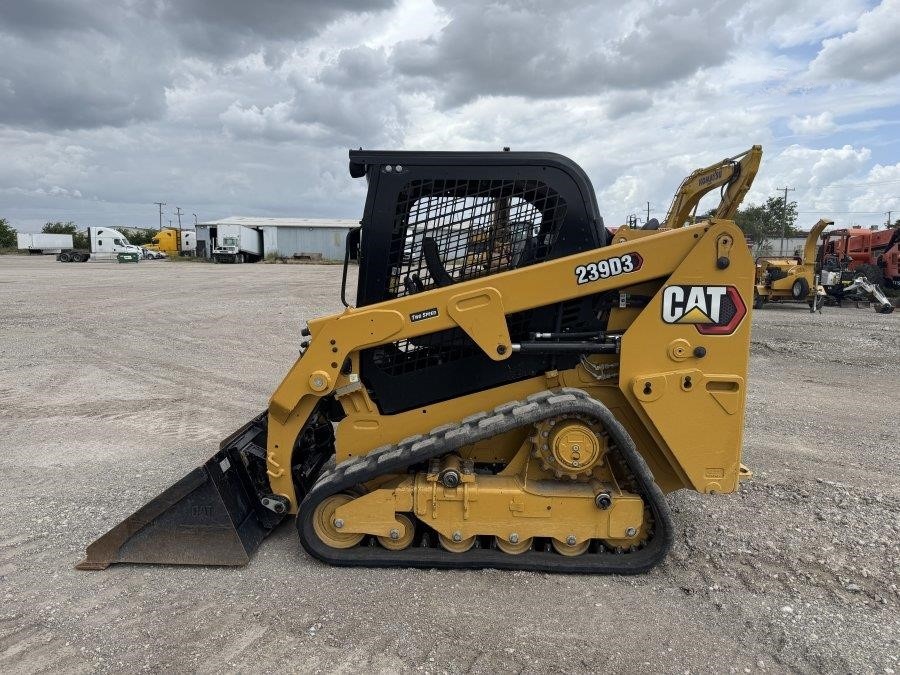 2023 Caterpillar 239D3 Compact Track Loader - Image 2