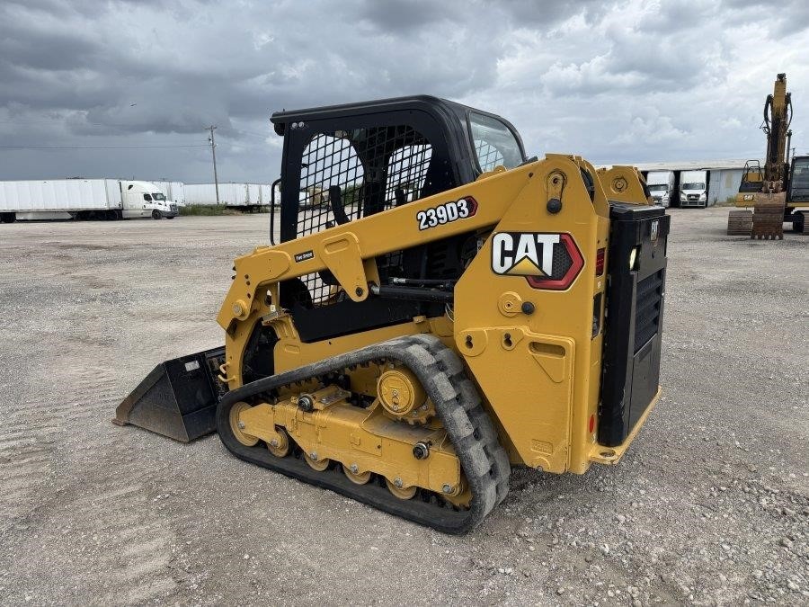 2023 Caterpillar 239D3 Compact Track Loader - Image 3