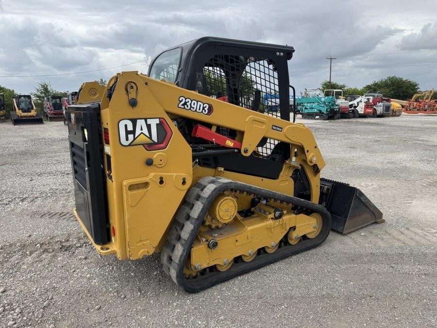 2023 Caterpillar 239D3 Compact Track Loader - Image 5