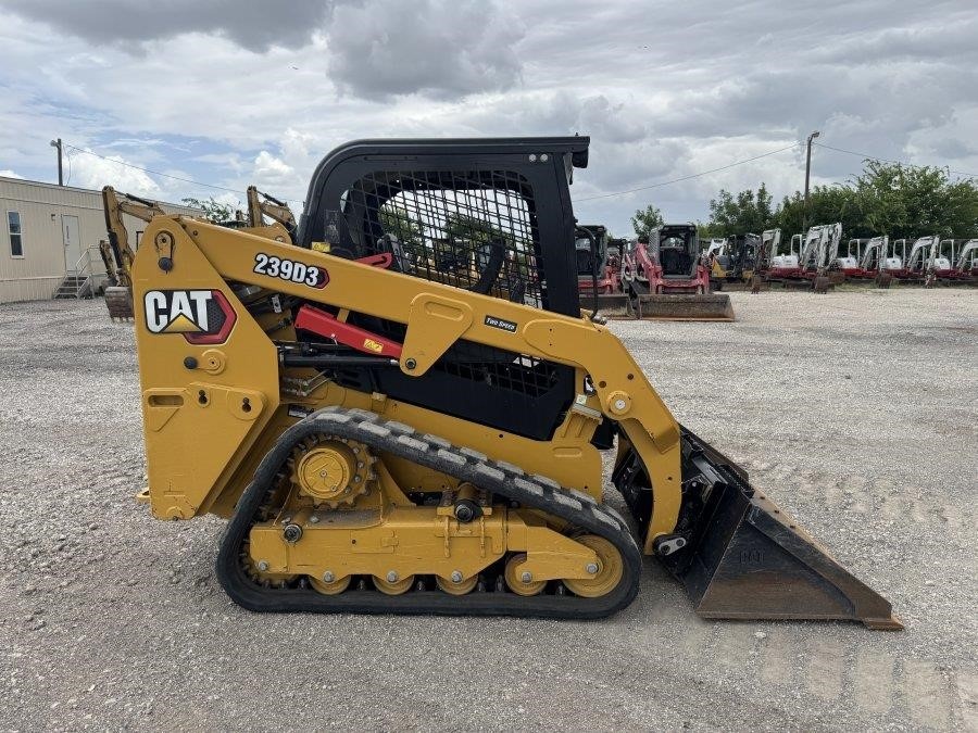 2023 Caterpillar 239D3 Compact Track Loader - Image 6