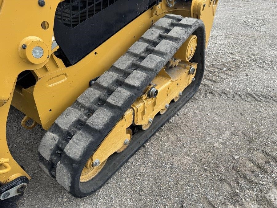 2023 Caterpillar 239D3 Compact Track Loader - Image 15