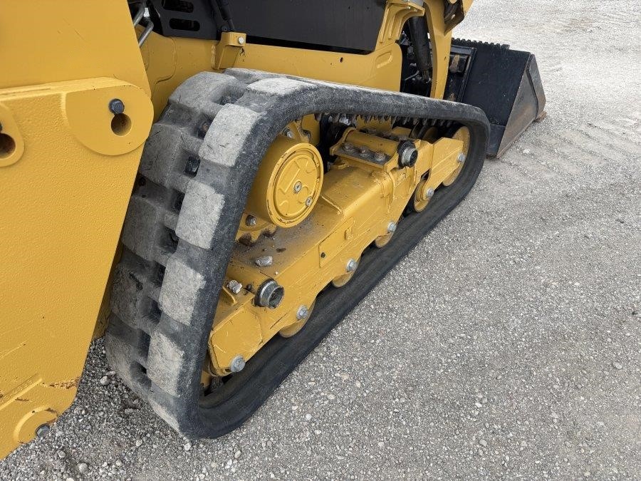 2023 Caterpillar 239D3 Compact Track Loader - Image 17