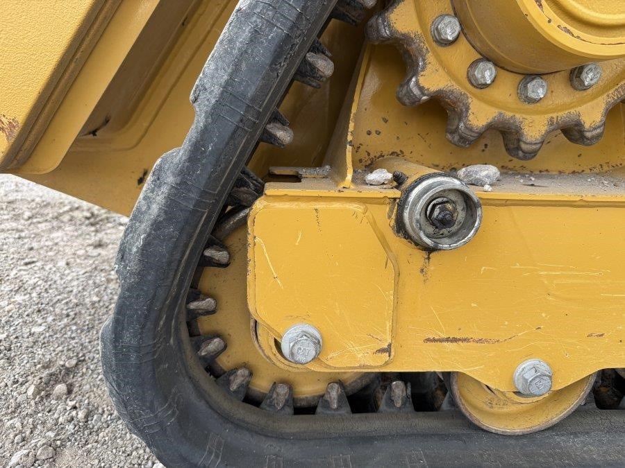 2023 Caterpillar 239D3 Compact Track Loader - Image 19
