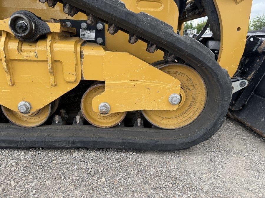 2023 Caterpillar 239D3 Compact Track Loader - Image 21