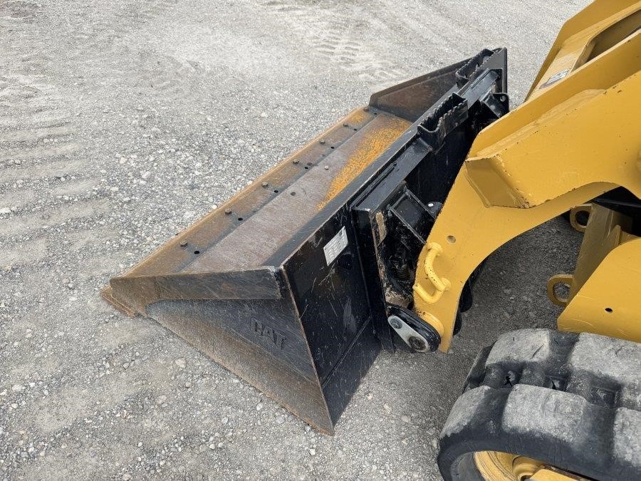 2023 Caterpillar 239D3 Compact Track Loader - Image 24