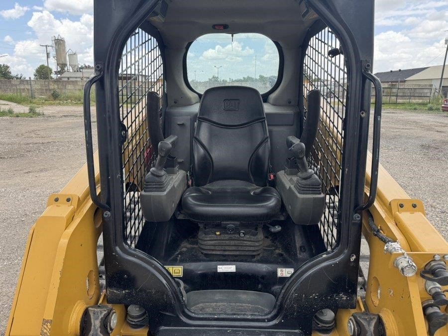 2023 Caterpillar 239D3 Compact Track Loader - Image 33