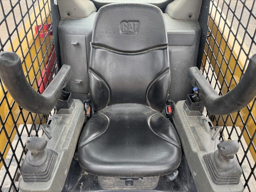 2023 Caterpillar 239D3 Compact Track Loader - Image 34