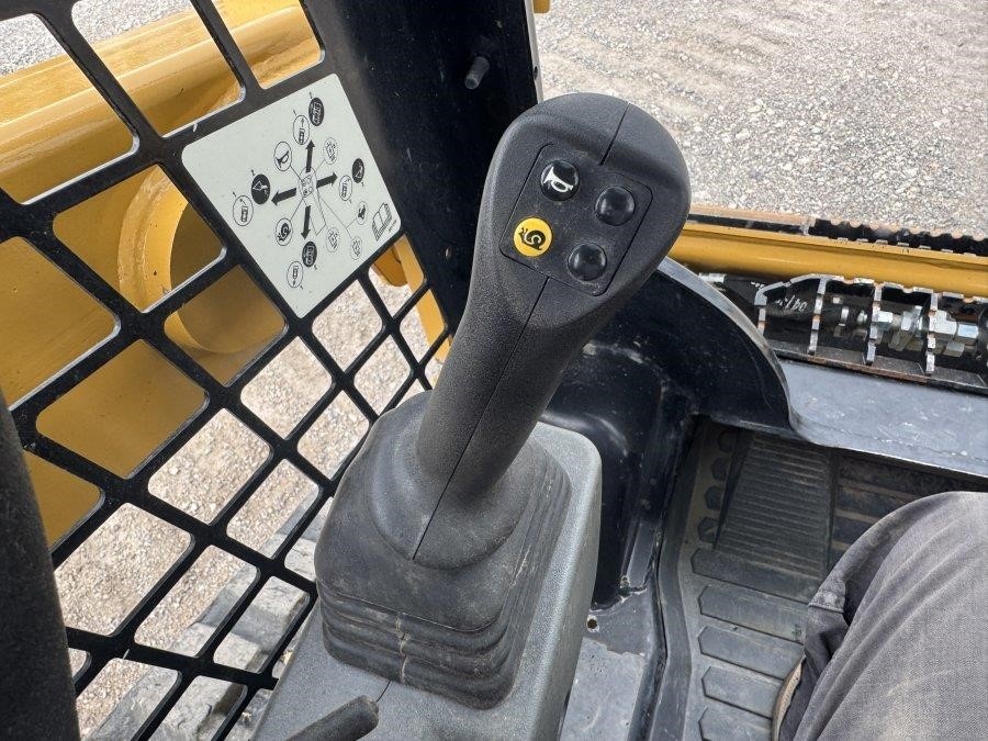 2023 Caterpillar 239D3 Compact Track Loader - Image 35