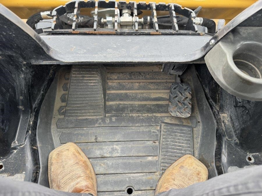 2023 Caterpillar 239D3 Compact Track Loader - Image 36