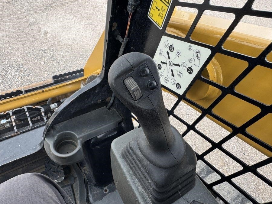 2023 Caterpillar 239D3 Compact Track Loader - Image 37