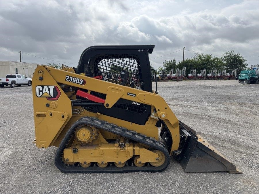 2023 Caterpillar 239D3 Compact Track Loader - Image 6