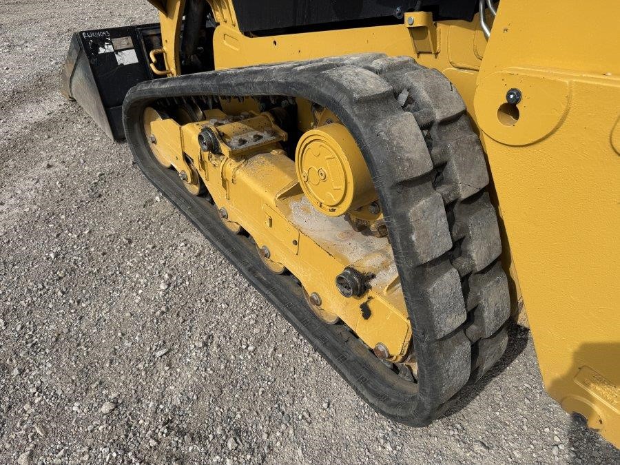 2023 Caterpillar 239D3 Compact Track Loader - Image 9