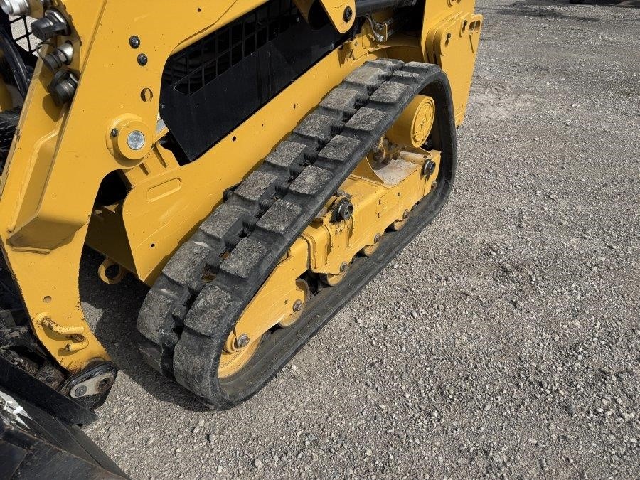 2023 Caterpillar 239D3 Compact Track Loader - Image 14