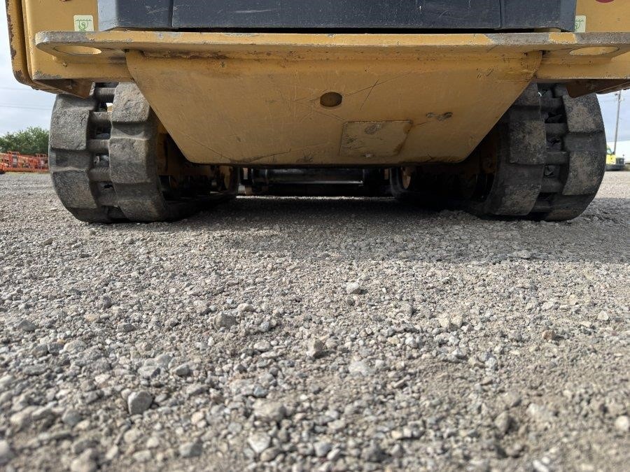 2023 Caterpillar 239D3 Compact Track Loader - Image 15